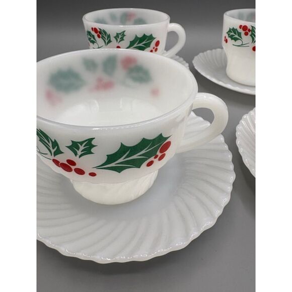 Set of Four Vintage Christmas Cups and Saucers Termocrisa Mexico Holly - Picture 2 of 6